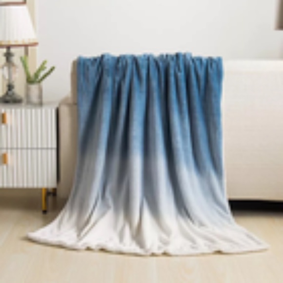 NWT Elegant Comfort Ombre Blue White Printed Velvet Touch Sherpa Throw 50"x 60" - Picture 1 of 5